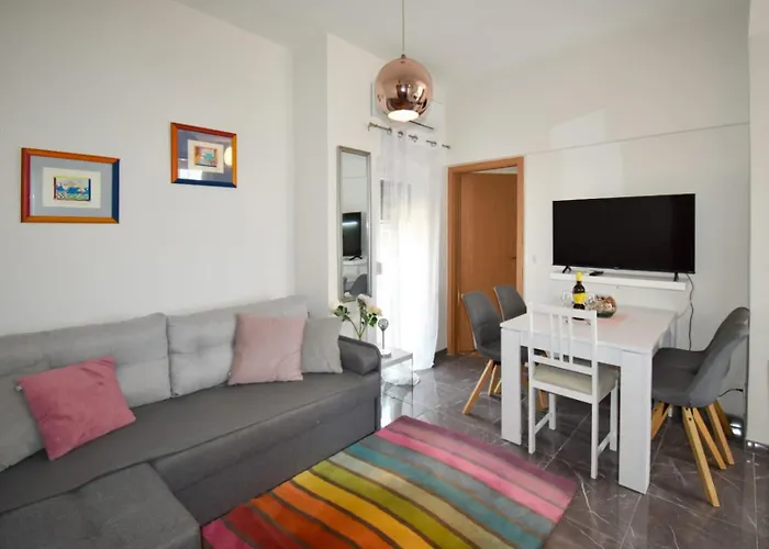 Apartment Yelena Rose West