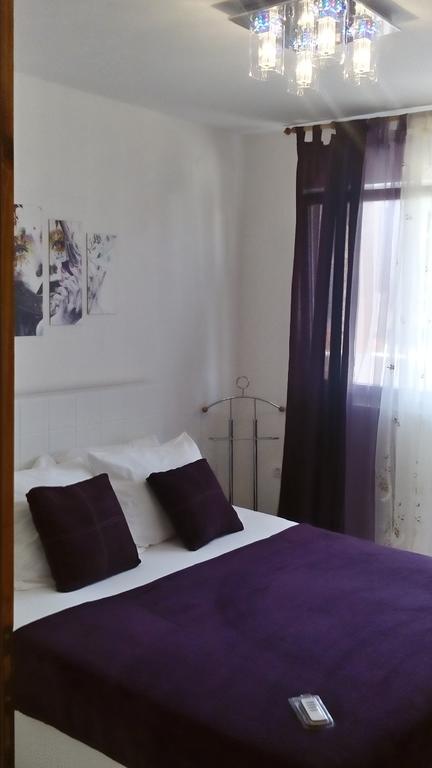 Yelena Rose West Appartement *